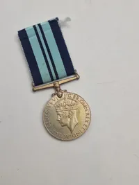 Original India Service Medal 1939-1945 - Medaljen blev indstiftet i 1945 og erstattede Defence Medal for indiske styrker. Den blev tildelt for tjeneste mellem 3. september 1939 og 2. september 1945.