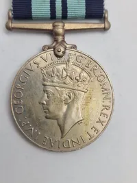 Original India Service Medal 1939-1945 - Medaljen blev indstiftet i 1945 og erstattede Defence Medal for indiske styrker. Den blev tildelt for tjeneste mellem 3. september 1939 og 2. september 1945.