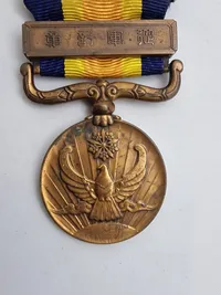 japansk "Jūgun Kishō" (従軍記章), som er en kampagnemedalje, der blev tildelt af det japanske imperium
