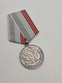 medalje er "Medaljen „Veteran af Arbejdet“" fra Sovjetunionen.