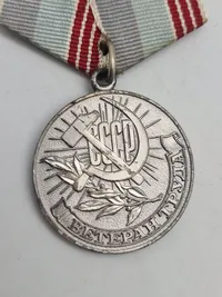 medalje er "Medaljen „Veteran af Arbejdet“" fra Sovjetunionen.