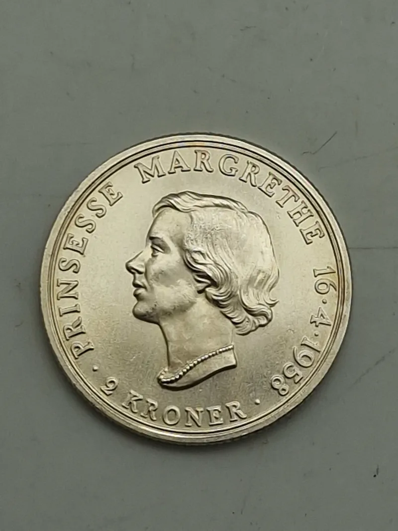 dansk 2-kronemønt fra 1958, udstedt i anledning af Prinsesse Margrethes (nu Dronning Margrethe II) 18-års fødselsdag.