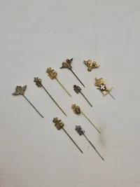 Samling diverse pins