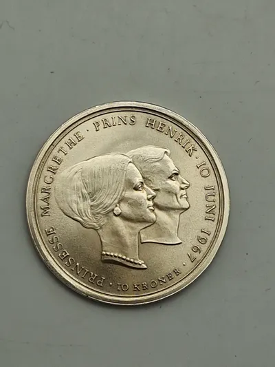 dansk 10-kroner erindringsmønt fra 1967, præget i anledning af brylluppet mellem Prinsesse Margrethe (nu Dronning Margrethe II) og Prins Henrik