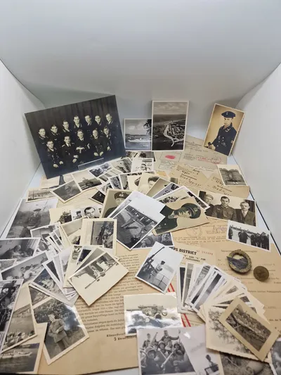 Stort originalt Kriegsmarine lot fra samme mand , Badge efter 45