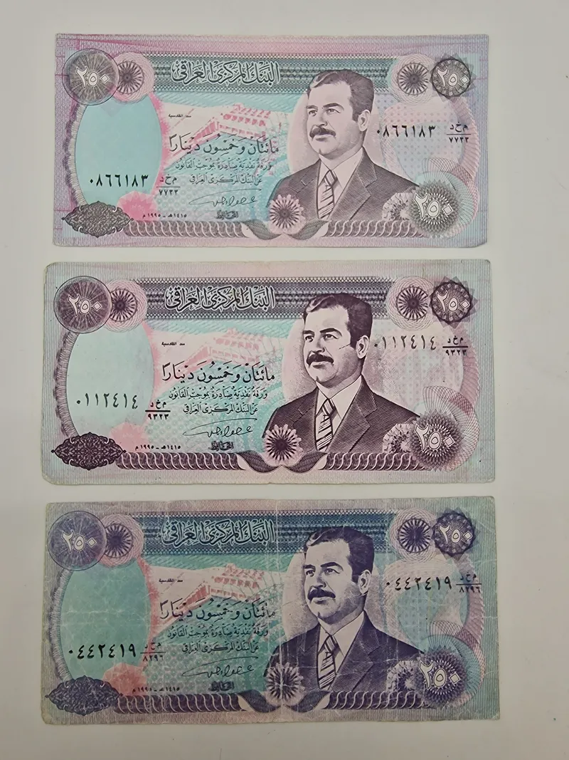 Originale pengesedler med Sadam Hussein