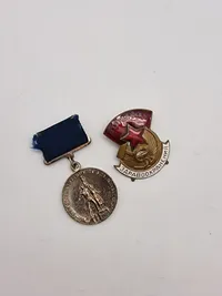 Original russisk pin og medalje