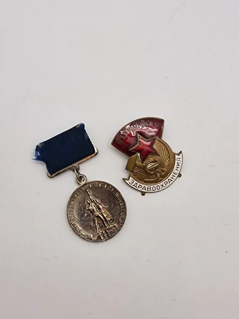 Original russisk pin og medalje