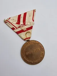 WW1 østrisk krigsminnemedalje uden sværd for ikke-kombattanter (Kriegserinnerungsmedaille)