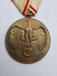 WW1 østrisk krigsminnemedalje uden sværd for ikke-kombattanter (Kriegserinnerungsmedaille)
