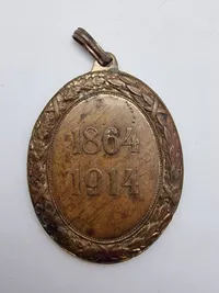 Original  østrigsk Røde Kors Fortjenstmedalje fra Første Verdenskrig, også kendt som "Decoration for Services to the Red Cross" (Ehrenzeichen für Verdienste um das Rote Kreuz).