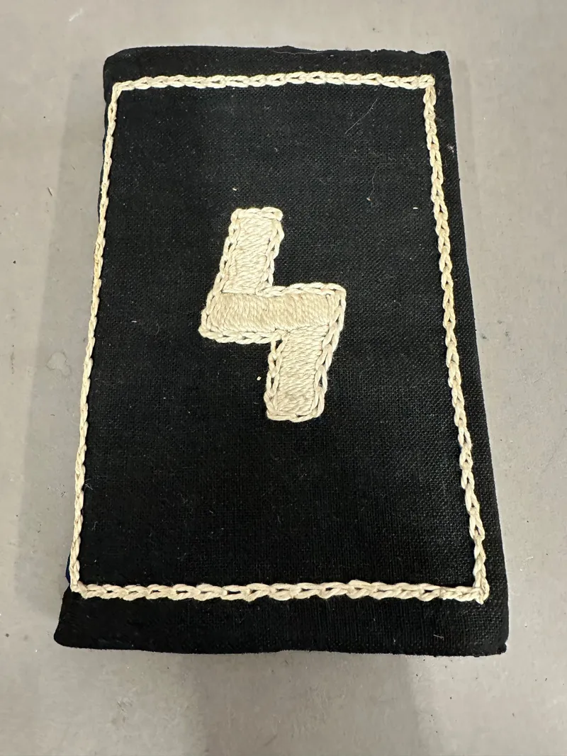 Original Deutsches Jungvolk notesbog med broderet rune