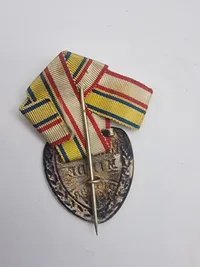Diverse pins