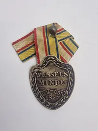 Diverse pins