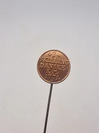 Diverse pins
