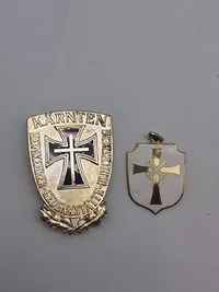 Originale badges fra W-SS veteranforeninger, bl.a. Sammenslutningen af 2. juli 1978