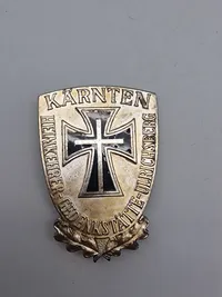 Originale badges fra W-SS veteranforeninger, bl.a. Sammenslutningen af 2. juli 1978