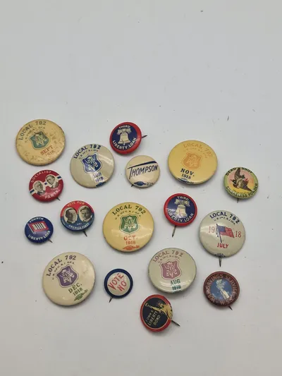 Originale pins -LOCAL 792