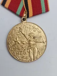 Originale russiske medaljer ( Jubilæumsmedaljen for "30-års dagen for sejren i den Store Fædrelandskrig 1941-1945") & Veteran af Arbejdet“.