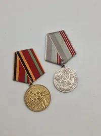 Originale russiske medaljer ( Jubilæumsmedaljen for "30-års dagen for sejren i den Store Fædrelandskrig 1941-1945") & Veteran af Arbejdet“.