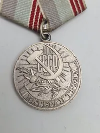 Originale russiske medaljer ( Jubilæumsmedaljen for "30-års dagen for sejren i den Store Fædrelandskrig 1941-1945") & Veteran af Arbejdet“.