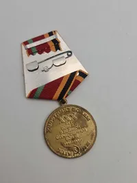 Originale russiske medaljer ( Jubilæumsmedaljen for "30-års dagen for sejren i den Store Fædrelandskrig 1941-1945") & Veteran af Arbejdet“.