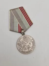 Originale russiske medaljer ( Jubilæumsmedaljen for "30-års dagen for sejren i den Store Fædrelandskrig 1941-1945") & Veteran af Arbejdet“.