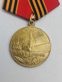 Originale russiske medaljer (Jubilæumsmedaljen for 50-året for sejren i Den Store Fædrelandskrig 1941-1945 & Jubilæumsmedaljen "50 år for Sovjetunionens Væbnede Styrker"