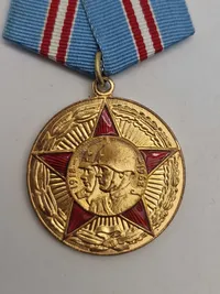 Originale russiske medaljer (Jubilæumsmedaljen for 50-året for sejren i Den Store Fædrelandskrig 1941-1945 & Jubilæumsmedaljen "50 år for Sovjetunionens Væbnede Styrker"