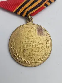 Originale russiske medaljer (Jubilæumsmedaljen for 50-året for sejren i Den Store Fædrelandskrig 1941-1945 & Jubilæumsmedaljen "50 år for Sovjetunionens Væbnede Styrker"