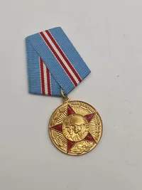 Originale russiske medaljer (Jubilæumsmedaljen for 50-året for sejren i Den Store Fædrelandskrig 1941-1945 & Jubilæumsmedaljen "50 år for Sovjetunionens Væbnede Styrker"
