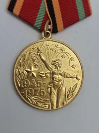 Originale russiske medaljer (Jubilæumsmedaljen "30-års dagen for sejren i den Store Fædrelandskrig 1941-1945" &  Jubilæumsmedaljen "70 år for Sovjetunionens væbnede styrker”)