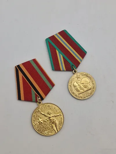 Originale russiske medaljer (Jubilæumsmedaljen "30-års dagen for sejren i den Store Fædrelandskrig 1941-1945" &  Jubilæumsmedaljen "70 år for Sovjetunionens væbnede styrker”)