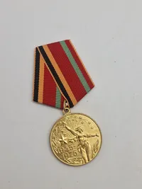 Originale russiske medaljer (Jubilæumsmedaljen "30-års dagen for sejren i den Store Fædrelandskrig 1941-1945" &  Jubilæumsmedaljen "70 år for Sovjetunionens væbnede styrker”)
