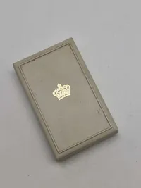 Originale danske tildelingsæsker med bånd og pins
