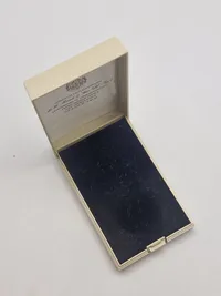 Originale danske tildelingsæsker med bånd og pins