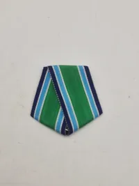 Originale danske tildelingsæsker med bånd og pins