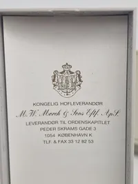 Originale danske tildelingsæsker med bånd og pins