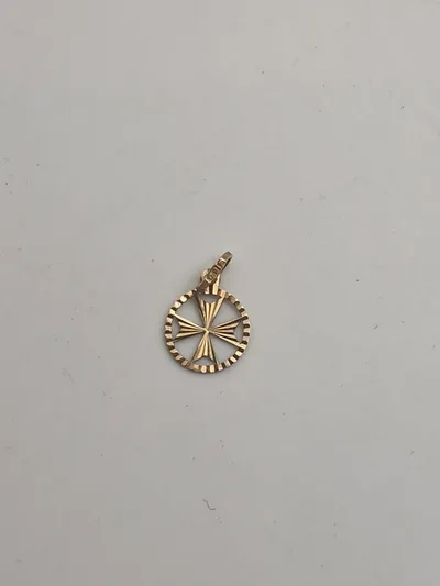 guldsmykke med malteserkors