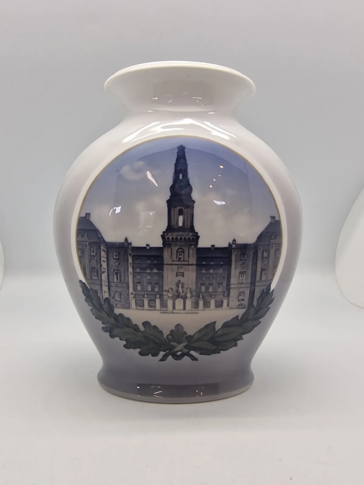 Royal Copenhagen Vase - Christiansborg slot (Gave fra Folketinget)