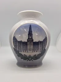 Royal Copenhagen Vase - Christiansborg slot (Gave fra Folketinget)