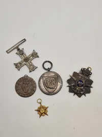 Lot diverse medaljer uden bånd