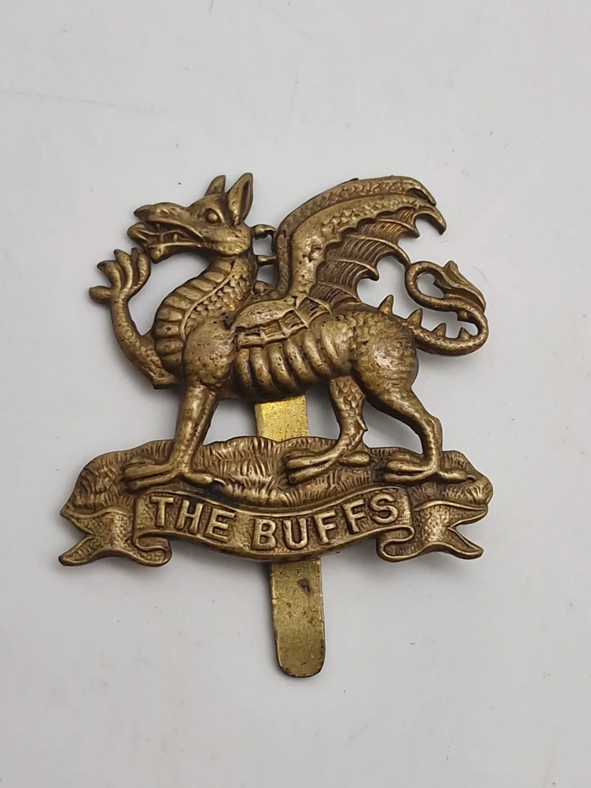 Originalt baretmærke fra dansker i The Buffs - Royal East Kent Regiment