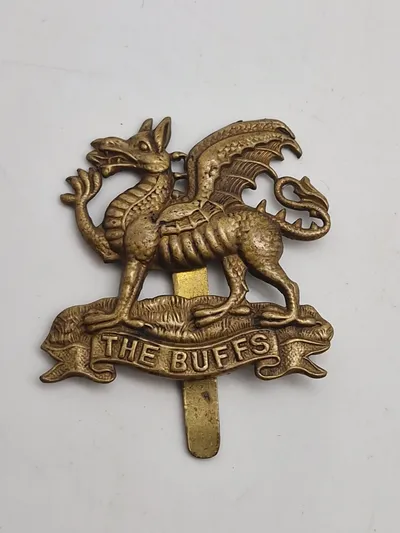 Originalt baretmærke fra dansker i The Buffs - Royal East Kent Regiment
