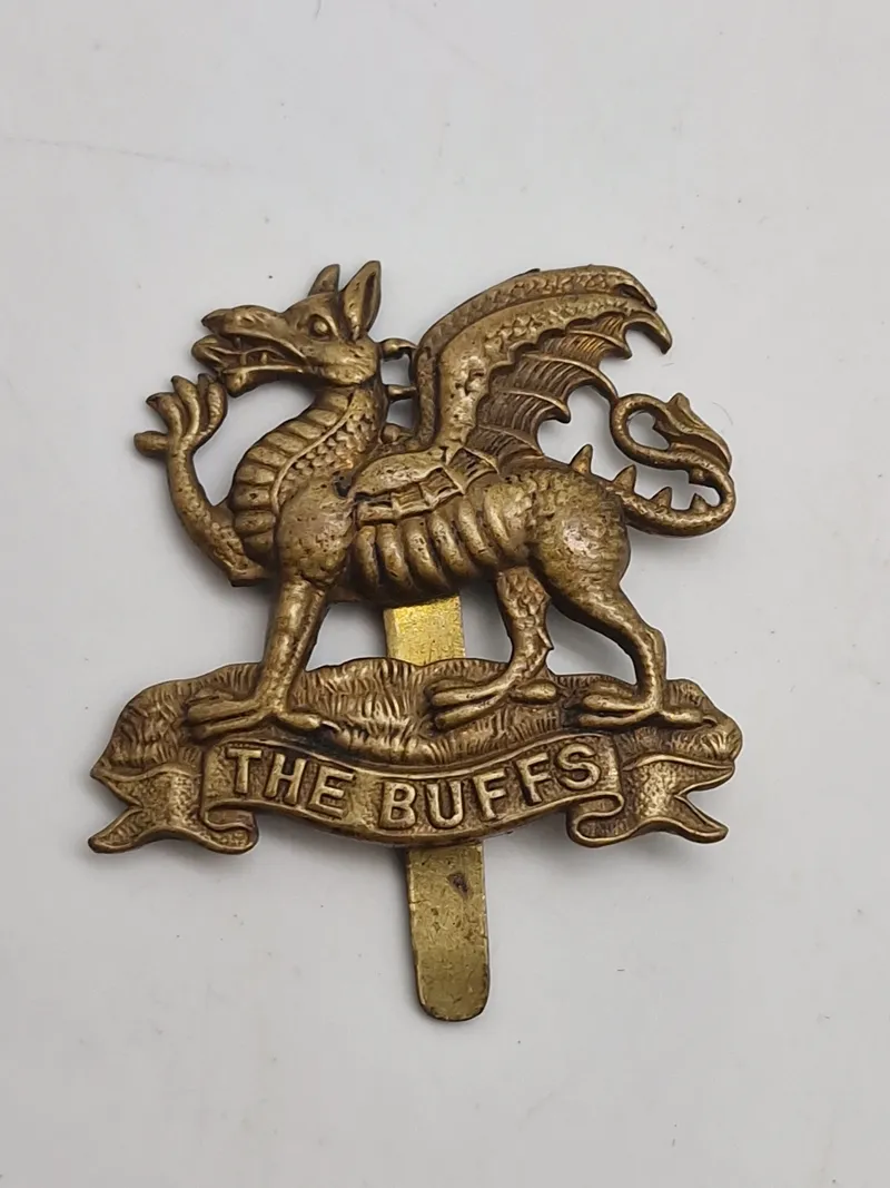 Originalt baretmærke fra dansker i The Buffs - Royal East Kent Regiment