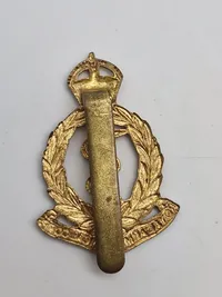 Originalt ww2 kepsmærke fra Royal Army Medical Corps (RAMC), en del af den britiske hær, der leverer medicinske tjenester