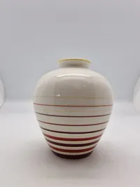 Ekstremt sjælden Allach porcelæns vase WW2 Model 502, designed by Franz Nagy. Height approximately 11 centimeters.