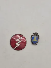 Diverse pins - bla fra olie selskab
