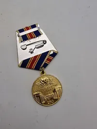 Original Verdienstmedaille der Zivilverteidigung der DDR og Medaljen til minde om Leningrads 250-årsjubilæum