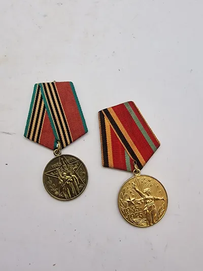 Original medalje 30-års dagen for sejren i den Store Fædrelandskrig 1941-1945 & Jubilæumsmedaljen "40-årsdagen for sejren i den Store Fædreslandskrig 1941-1945
